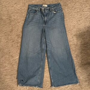 Abercrombie & Fitch “The Crop Wide Leg” High Rise Jean. Size 29/8. Raw hem.